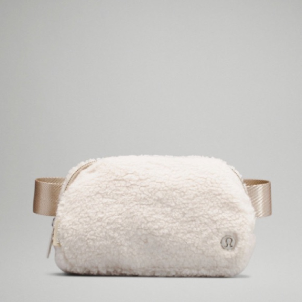 Lululemon Everywhere Fleece Belt Bag Crossbody Bag
Natural Ivory/Trench